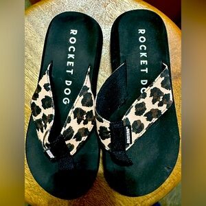 NEW Rocket Dog Pink Leopard Flip canvas  Flops Size 7